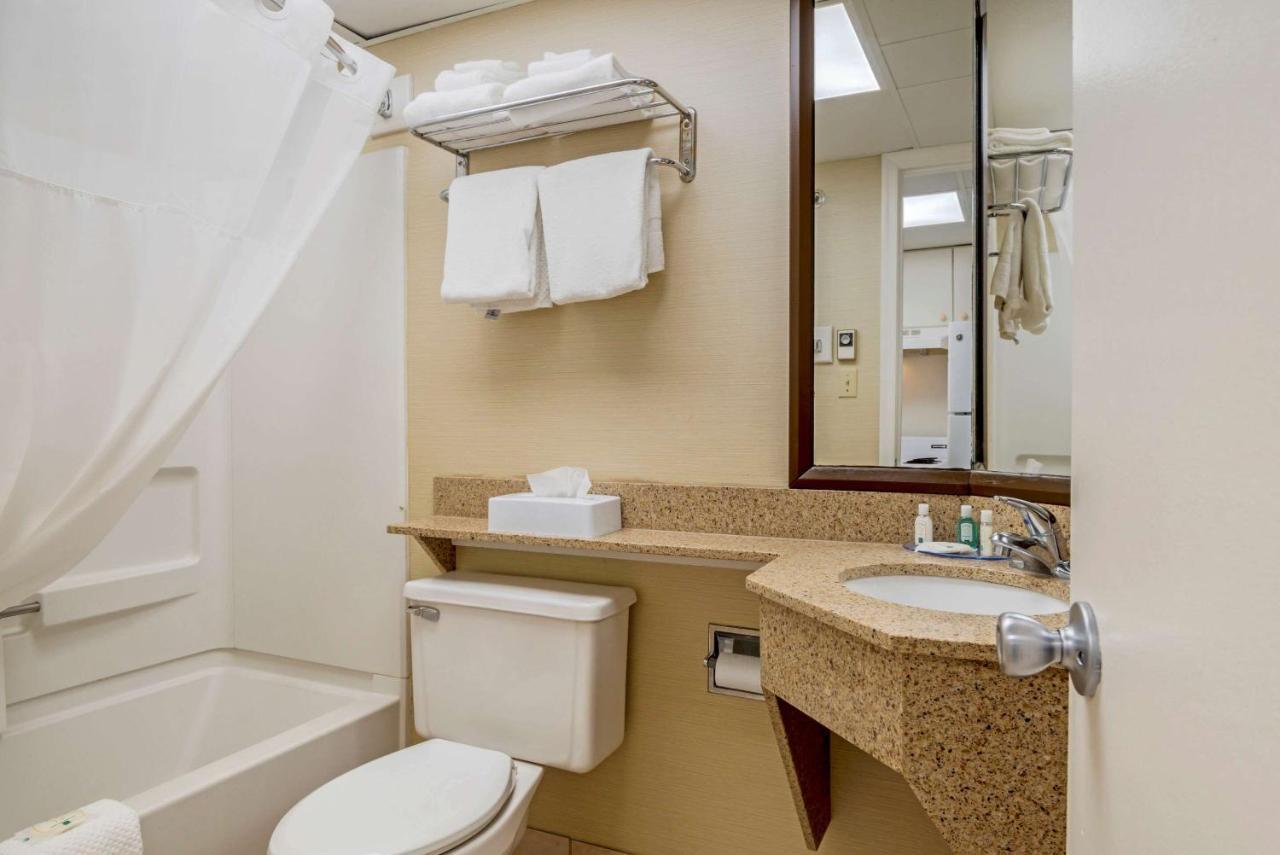 Quality Inn & Suites Oceanblock Оушън Сити Екстериор снимка