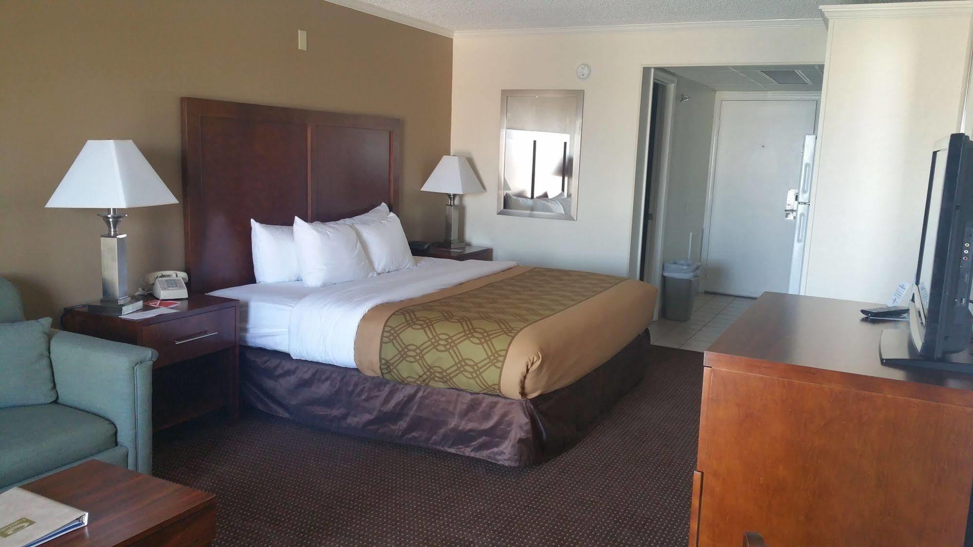 Quality Inn & Suites Oceanblock Оушън Сити Екстериор снимка